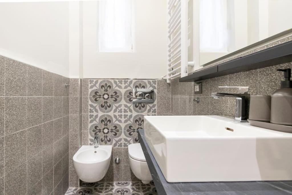 The Italian Design - 10 Minutes To Duomo Apartment มิลาน ภายนอก รูปภาพ